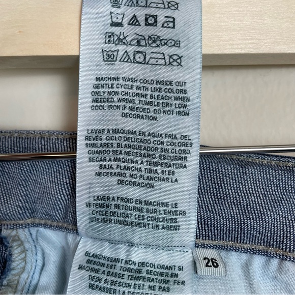 Guess Distressed Denim Shorts Size 26 - Picture 5 of 5